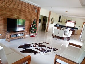 Smart-tv och bordsfotboll