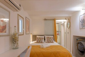 Iron/ironing board, Internet, bed sheets