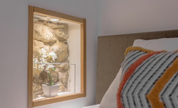 Iron/ironing board, internet, bed sheets