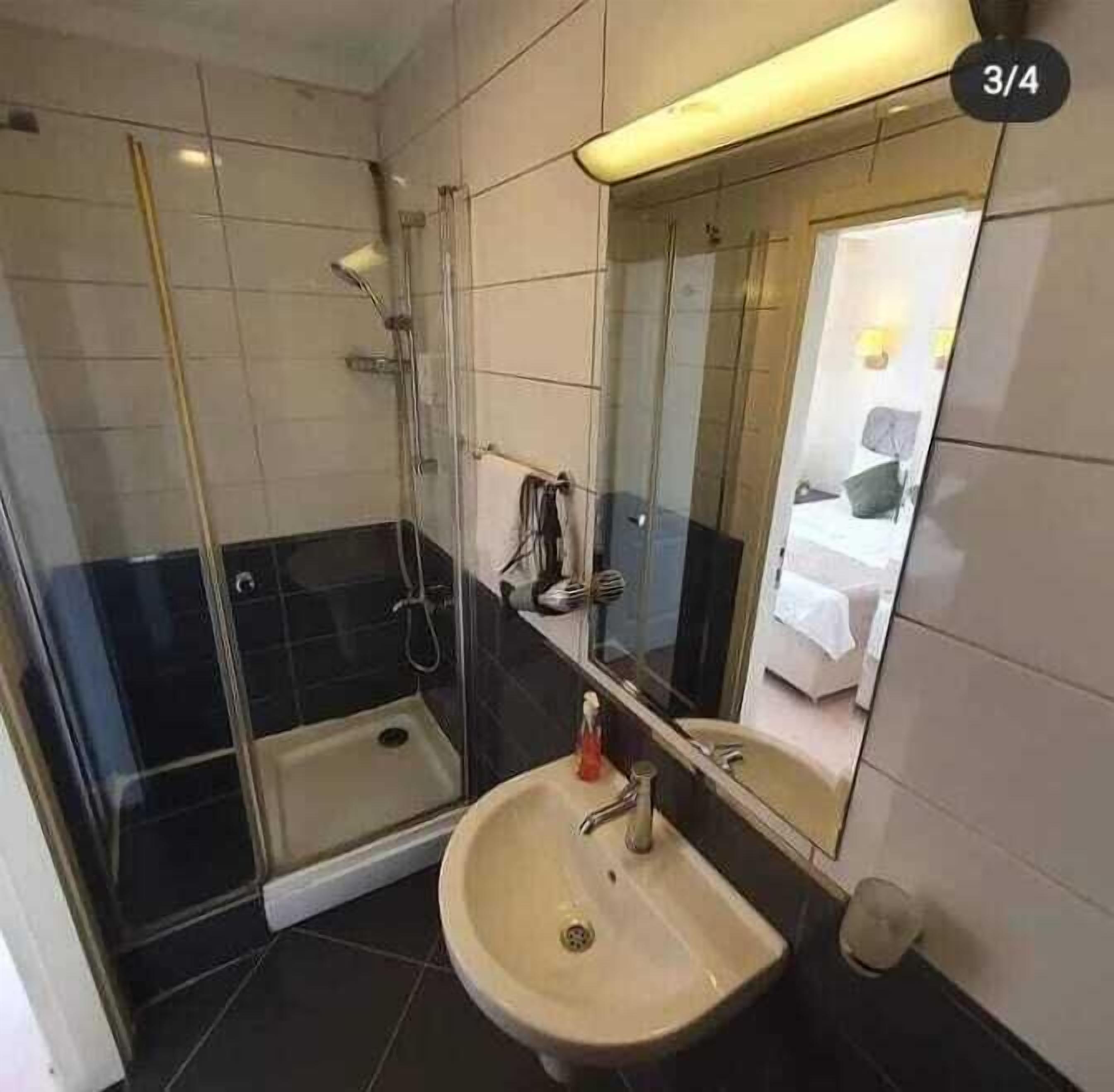 Standard Room | Bathroom | Shower, hair dryer, towels, soap