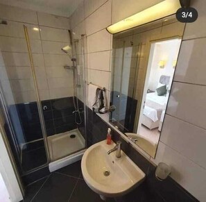 Standard Room | Bathroom | Shower, hair dryer, towels, soap