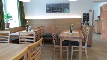 包每日自助早餐