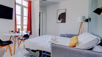 Iron/ironing board, internet, bed sheets