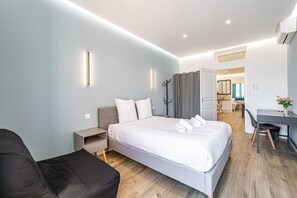 2 bedrooms, iron/ironing board, Internet, bed sheets