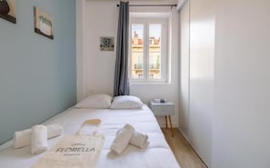 2 bedrooms, iron/ironing board, Internet, bed sheets