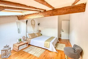 3 bedrooms, iron/ironing board, Internet, bed sheets - Le Boisé merveilleux duplex rustique (Cannes)