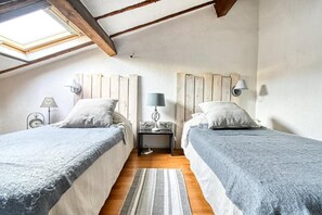 3 chambres, fer et planche à repasser, accès Internet, draps fournis