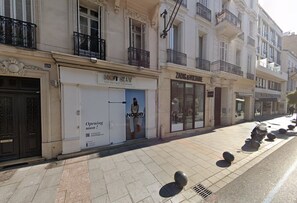 المنشأة من الخارج