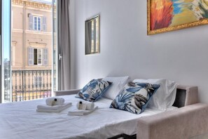 1 slaapkamer, een strijkplank/strijkijzer, internet, beddengoed