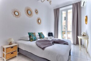1 chambre, fer et planche à repasser, accès Internet, draps fournis