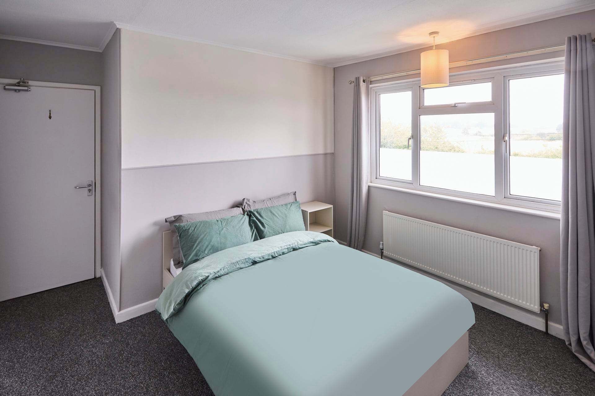 4 bedrooms, iron/ironing board, bed sheets