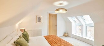 Host & Stay | The Warren