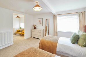 4 bedrooms, desk, iron/ironing board, travel crib - Host & Stay | The Warren (Stokesley)