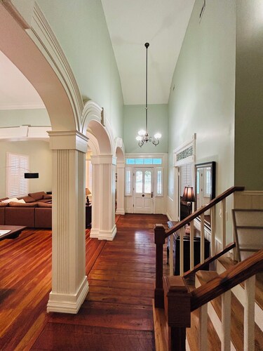 Stunning Victorian 1865 home walking distance to downtown.
