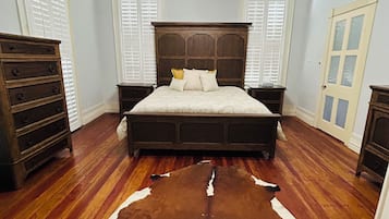 4 bedrooms, internet, bed sheets