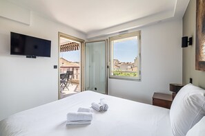 3 habitaciones, tabla de planchar con plancha, internet y ropa de cama 