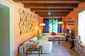 Télévision, cheminée