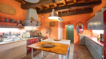 Frigorifero, microonde, forno, lavastoviglie