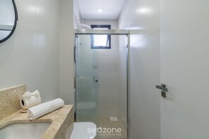 Basic Apartment | Bathroom