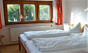 2 bedrooms, WiFi, bed sheets - Holiday Apartment '2, 55 sqm' with Mountain View, Wi-Fi and Air Conditioning (Freiburg im Breisgau)