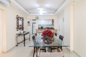 Dining - 2BR Full apt Beachfront Ese0102 (Balneário Camboriú)