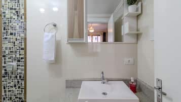 Apartamento básico | Banheiro | Chuveiro