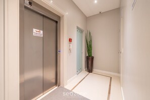 Basic Apartment | Interior