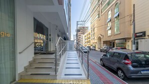 A multi-story building with a staircase leading to an entrance. - 3BR apt w/ Bbq, 500m From Beach Itapema Esm602 (Itapema)