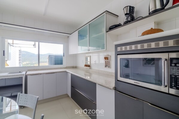 Basic Apartment | Private kitchen