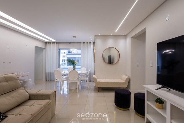 Living area - Modern and Exclusive Apartments in Meia Praia, 450m From the Beach - EST (Itapema)