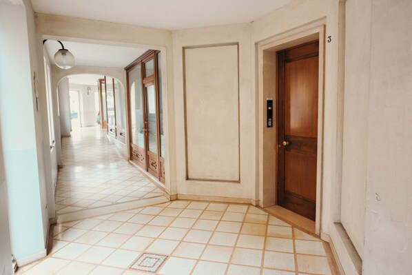 Unclassified image, 1 of 42, button