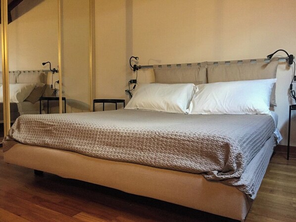 2 chambres, fer et planche à repasser, Wi-Fi gratuit, draps fournis