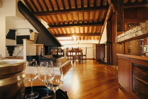 Unclassified image, 3 of 42, button