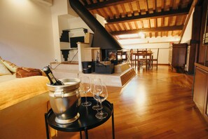 Unclassified image, 2 of 42, button