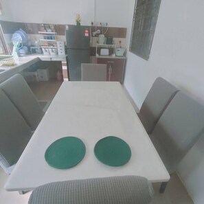 House, 3 Bedrooms, Accessible | Tempat makan