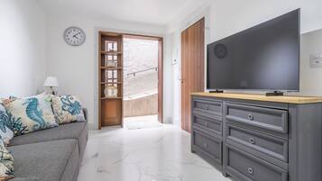 Appartamento Basic | Area soggiorno | TV