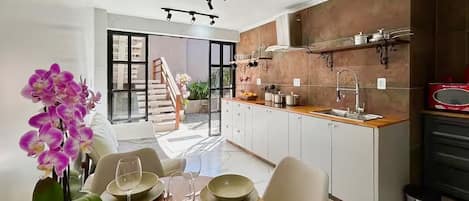 Basic Apartment | Dining