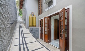 Basic Apartment | Exterior detail - PSN - Apartments Close to Cabecudas Beach (Itajai)