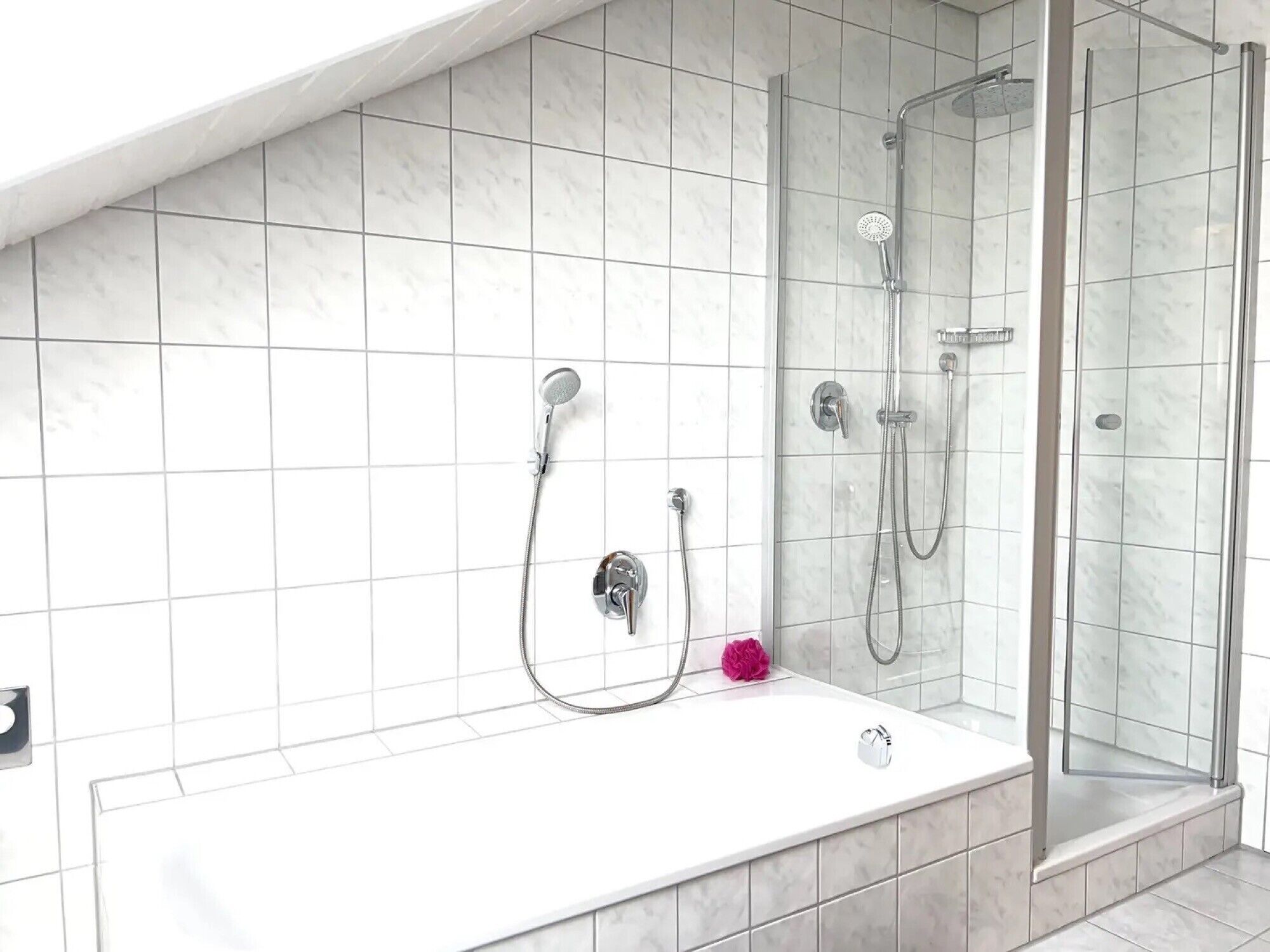 Dusche, Haartrockner, Handtücher