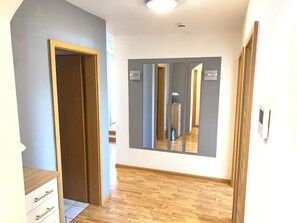 Interior - Apartment 'Schoeni' with Balcony, Wi-Fi and Air Conditioning (Sasbach am Kaiserstuhl)