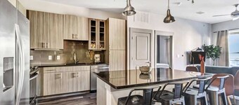 Boulevard Stays Roomy 3BR Stay Pool, Parking, Fitness B