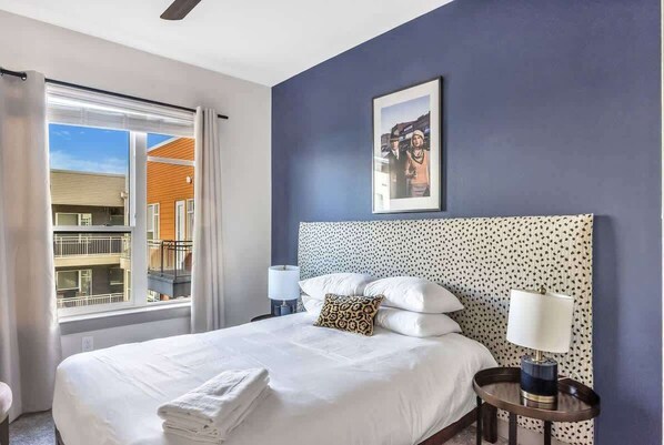 3 habitaciones, tabla de planchar con plancha, wifi y ropa de cama 