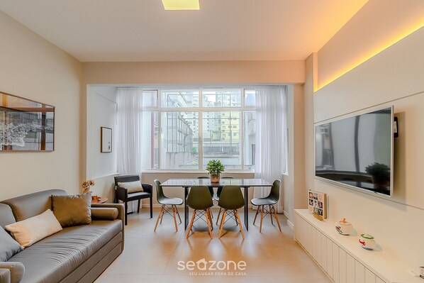 Basic Apartment | Living area