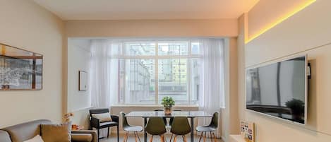 Basic Apartment | Living area