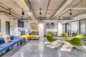 TV, offices - Boulevard Stays Sleek Studio Pool, Gym, & Paid Parking (Phoenix)