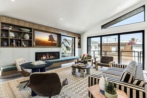 Smart TV y chimenea