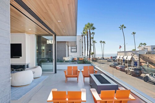 110 22nd St E | Luxury Coastal Living | Modern 3BR