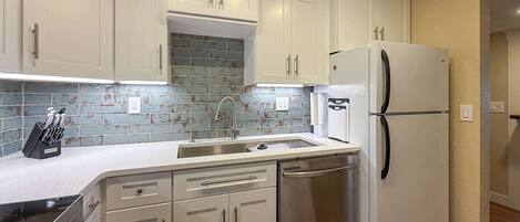 Refrigerador, microondas, horno, placa de cocina