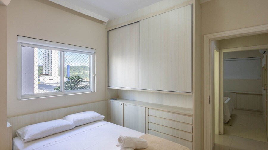 3BR Apt Near Beach & Attractions in BC Pna0402