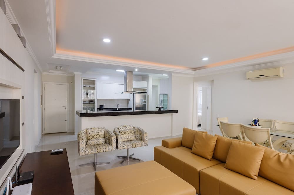 3BR Apt Near Beach & Attractions in BC Pna0402